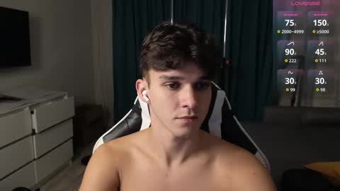 Snapshot of james_friends chatting on 10/02/25, 08:27 James online show from 10/02/25, 08:27