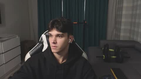 Snapshot of james_friends chatting on 10/14/25, 09:37 James online show from 10/14/25, 09:37