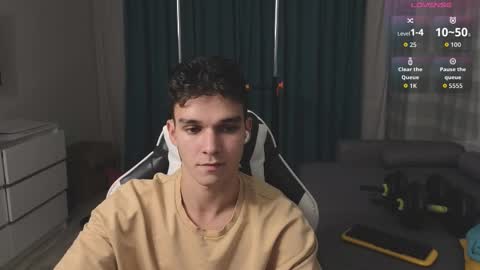 Snapshot of james_friends chatting on 10/18/25, 08:09 James online show from 10/18/25, 08:09