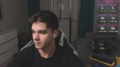 Snapshot of james_friends chatting on 10/19/25, 07:47 James online show from 10/19/25, 07:47