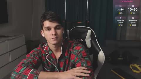 Snapshot of james_friends chatting on 10/27/25, 09:19 James online show from 10/27/25, 09:19