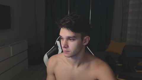 Snapshot of james_friends chatting on 11/29/25, 10:46 James online show from 11/29/25, 10:46