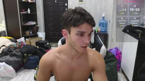 Snapshot of james_friends chatting on 12/21/25, 01:24 James online show from 12/21/25, 01:24