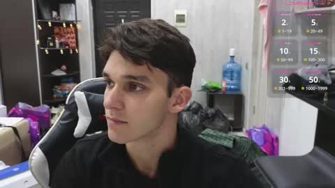 Snapshot of james_friends chatting on 12/22/25, 12:40 James online show from 12/22/25, 12:40