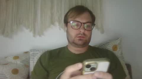 Snapshot of james_heron chatting on 09/11/25, 06:19 James Heron online show from 09/11/25, 06:19