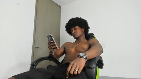 james_makony_1 online show from 12/04/24, 01:25