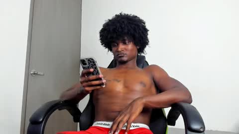 james_makony_1 online show from 12/30/24, 08:21