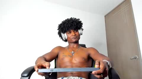 james_makony_1 online show from 01/15/25, 08:51