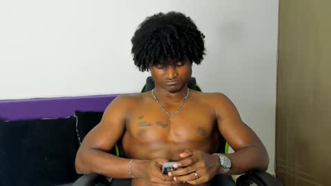 james_makony_1 online show from 02/18/25, 08:16