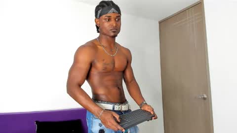 james_makony_1 online show from 02/28/25, 06:43