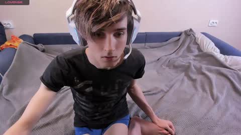 Snapshot of james_mil chatting on 12/19/24, 09:49 James online show from 12/19/24, 09:49