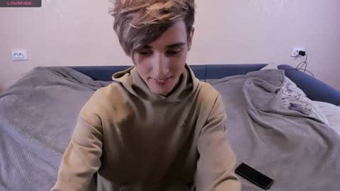 Snapshot of james_mil chatting on 12/25/24, 08:28 James online show from 12/25/24, 08:28