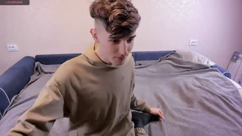 Snapshot of james_mil chatting on 12/28/24, 08:04 James online show from 12/28/24, 08:04