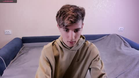 Snapshot of james_mil chatting on 01/31/25, 08:12 James online show from 01/31/25, 08:12