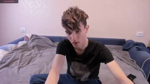 Snapshot of james_mil chatting on 02/13/25, 10:43 James online show from 02/13/25, 10:43