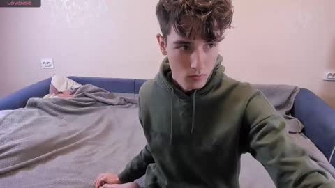 Snapshot of james_mil chatting on 02/26/25, 08:33 James online show from 02/26/25, 08:33