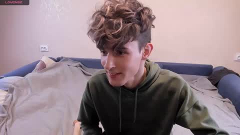 Snapshot of james_mil chatting on 02/28/25, 09:44 James online show from 02/28/25, 09:44