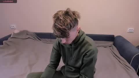 Snapshot of james_mil chatting on 03/05/25, 07:27 James online show from 03/05/25, 07:27