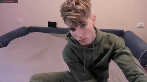 Snapshot of james_mil chatting on 03/06/25, 07:21 James online show from 03/06/25, 07:21