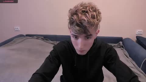 Snapshot of james_mil chatting on 03/07/25, 07:05 James online show from 03/07/25, 07:05