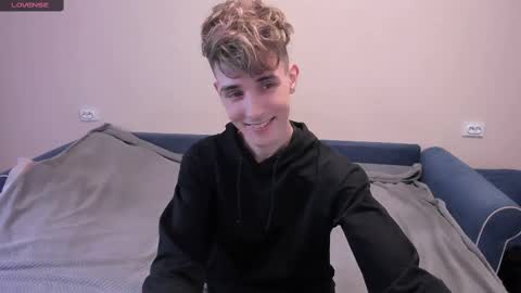 Snapshot of james_mil chatting on 03/08/25, 06:37 James online show from 03/08/25, 06:37