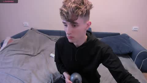 Snapshot of james_mil chatting on 03/08/25, 09:40 James online show from 03/08/25, 09:40