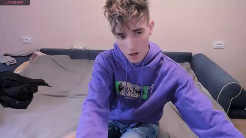 Snapshot of james_mil chatting on 03/11/25, 06:19 James online show from 03/11/25, 06:19