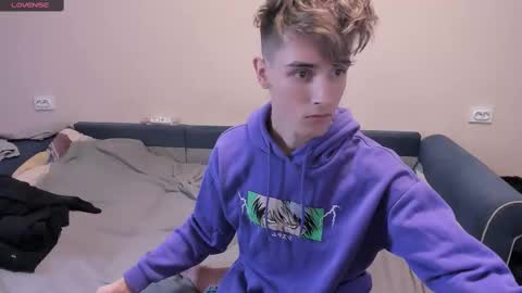 Snapshot of james_mil chatting on 03/11/25, 09:26 James online show from 03/11/25, 09:26