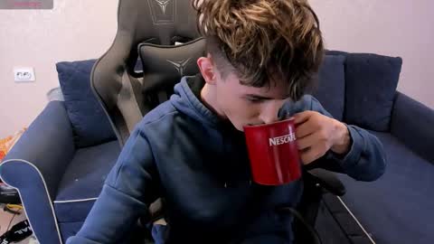 Snapshot of james_mil chatting on 09/18/25, 09:06 James online show from 09/18/25, 09:06