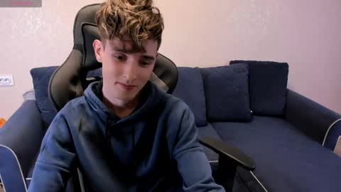 Snapshot of james_mil chatting on 09/20/25, 07:48 James online show from 09/20/25, 07:48