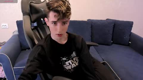 Snapshot of james_mil chatting on 09/24/25, 08:45 James online show from 09/24/25, 08:45