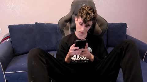 Snapshot of james_mil chatting on 10/02/25, 07:54 James online show from 10/02/25, 07:54