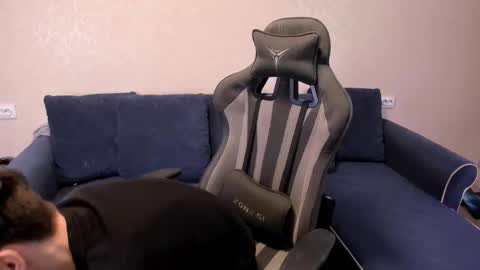 Snapshot of james_mil chatting on 10/15/25, 07:14 James online show from 10/15/25, 07:14