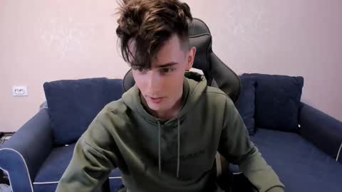 Snapshot of james_mil chatting on 10/24/25, 06:37 James online show from 10/24/25, 06:37