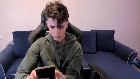 Snapshot of james_mil chatting on 10/25/25, 06:35 James online show from 10/25/25, 06:35