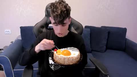 Snapshot of james_mil chatting on 11/04/25, 07:24 James online show from 11/04/25, 07:24