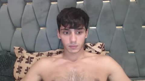 Snapshot of james_qss8 chatting on 10/14/25, 07:25 James online show from 10/14/25, 07:25