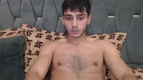 Snapshot of james_qss8 chatting on 11/14/25, 01:32 James online show from 11/14/25, 01:32