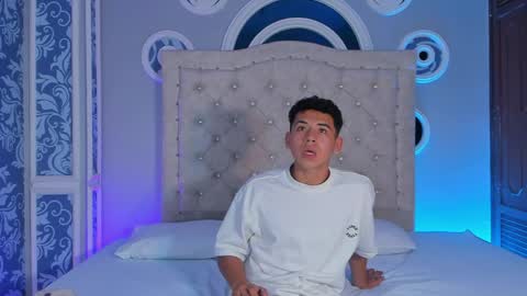 Snapshot of james_russell chatting on 04/23/26, 02:46 Jamess online show from 04/23/26, 02:46