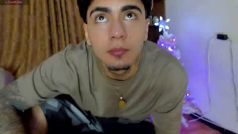 Snapshot of jamesdekker chatting on 12/18/25, 03:23 jamesdekker online show from 12/18/25, 03:23