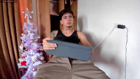 Snapshot of jamesdekker chatting on 12/19/25, 12:56 jamesdekker online show from 12/19/25, 12:56