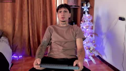 Snapshot of jamesdekker chatting on 12/20/25, 12:56 jamesdekker online show from 12/20/25, 12:56