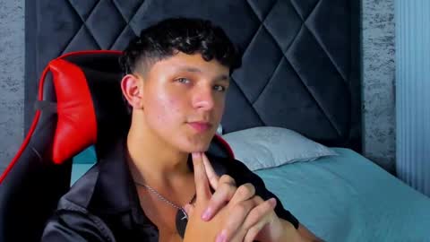 jamesgolden_ online show from 03/08/25, 05:43