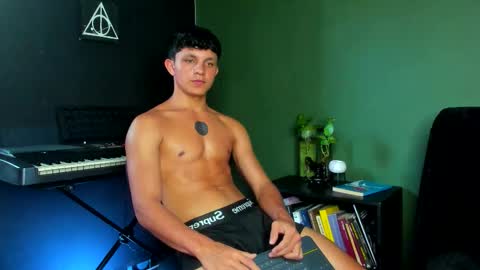 jamesgolden_ online show from 09/22/25, 08:44