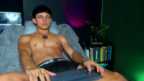 jamesgolden_ online show from 09/30/25, 12:37