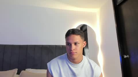 Snapshot of jamesowenn chatting on 03/31/26, 04:13 James Owenn online show from 03/31/26, 04:13