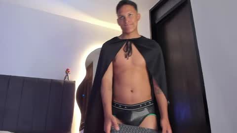 Snapshot of jamesowenn chatting on 05/04/26, 01:45 James Owenn online show from 05/04/26, 01:45