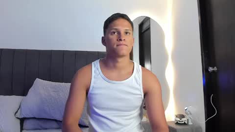 Snapshot of jamesowenn chatting on 05/21/26, 04:52 James Owenn online show from 05/21/26, 04:52