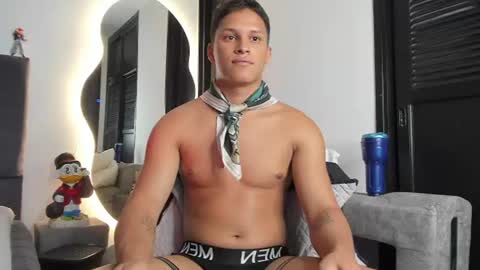 Snapshot of jamesowenn chatting on 07/23/26, 06:44 James Owenn online show from 07/23/26, 06:44