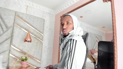 Snapshot of jamesparck chatting on 12/29/24, 03:13 James online show from 12/29/24, 03:13